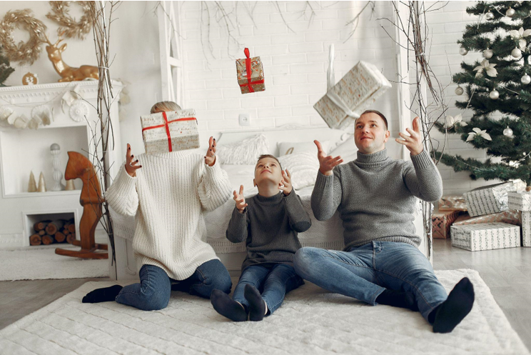 Love and Charity: How Artificial Christmas Wreaths Can Bring Couples Closer